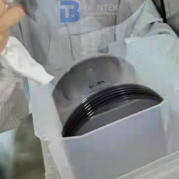 Dia 6" 8"はリチウム ニオブ酸塩のウエファー光学等級350um 500umを見た